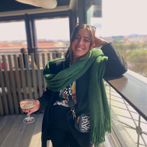 Meet your Posher, Gabriela - Picture 2 of 4